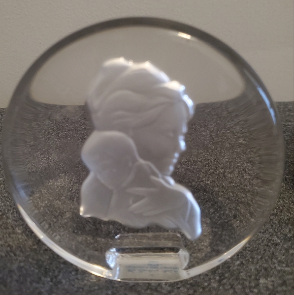 Danbury Mint Other - Vintage Danbury Mint Mother’s Day 1978 Crystal Paperweight Figuring Mom & Baby